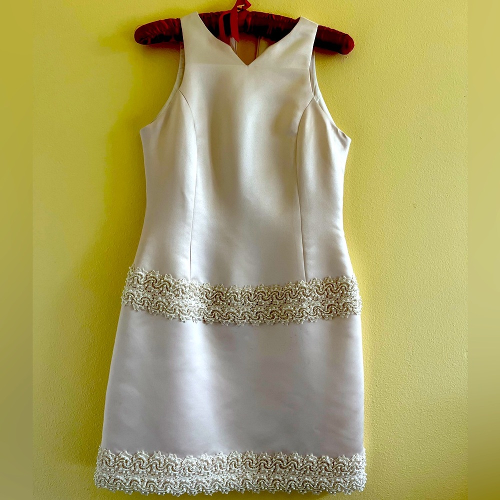 Jillion Bos  Champagne  Sleeveless Small V neck Beaded Decor Dress size S